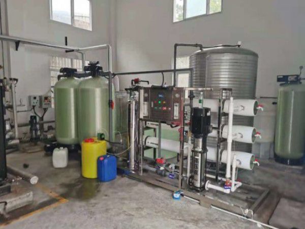 济宁客户原材料冲洗用水处理设备安装现场